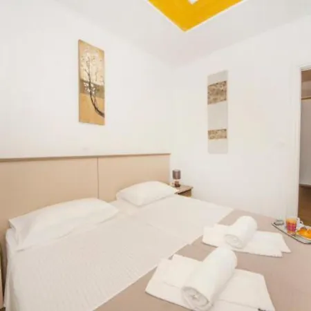 Mia בית הארחה 4*